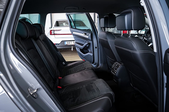 Volkswagen Passat 13 of 30