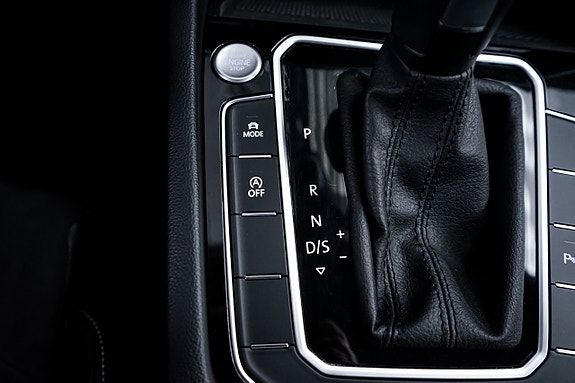 Volkswagen Passat 24 of 30