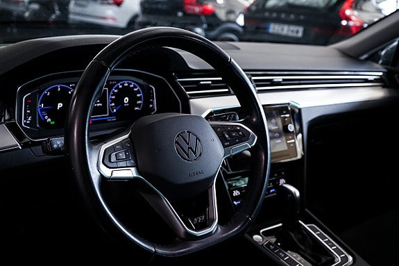 Volkswagen Passat 29 of 30