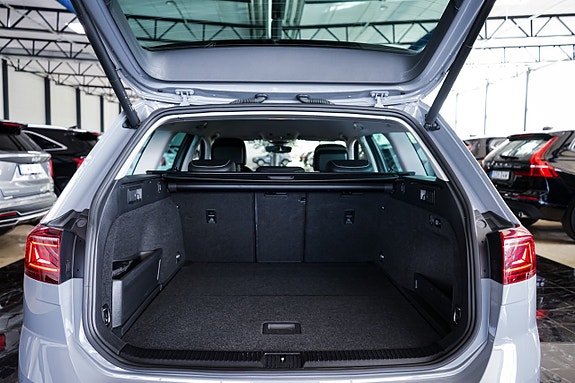 Volkswagen Passat 10 of 30
