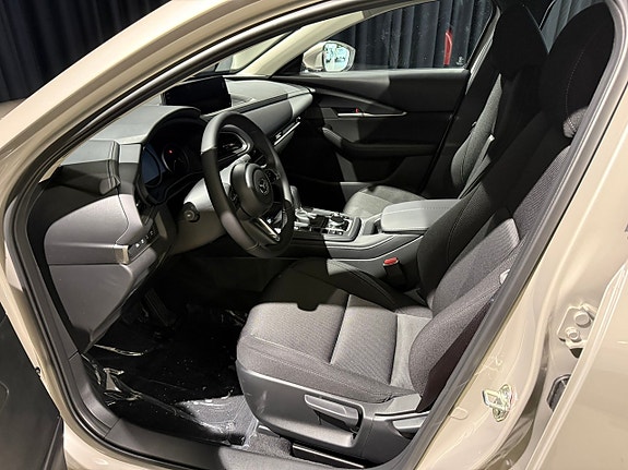 Mazda CX-30 10 of 12