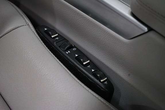 Mercedes-Benz E350 13 of 20