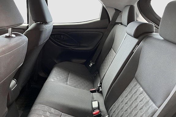 Toyota Yaris 9 of 12