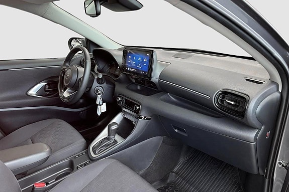Toyota Yaris 8 of 12