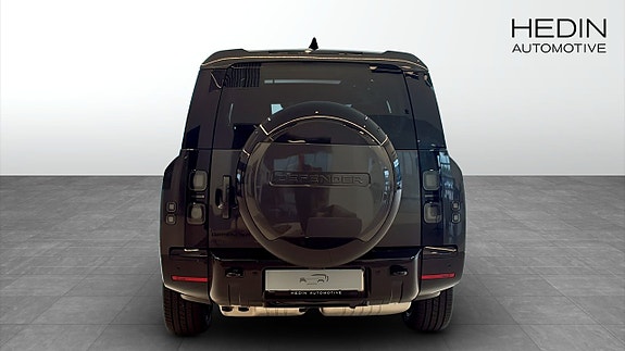 Land Rover Defender 130 7 of 9