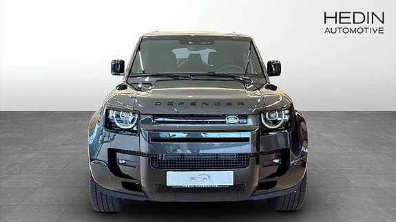 Land Rover Defender 130 8 of 9