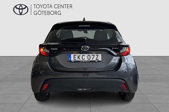 Toyota Yaris 6 of 12