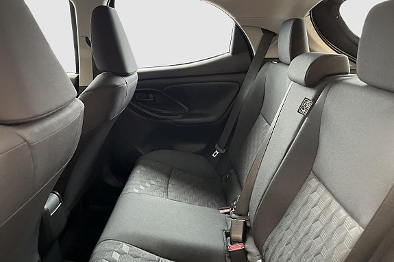 Toyota Yaris 9 of 12