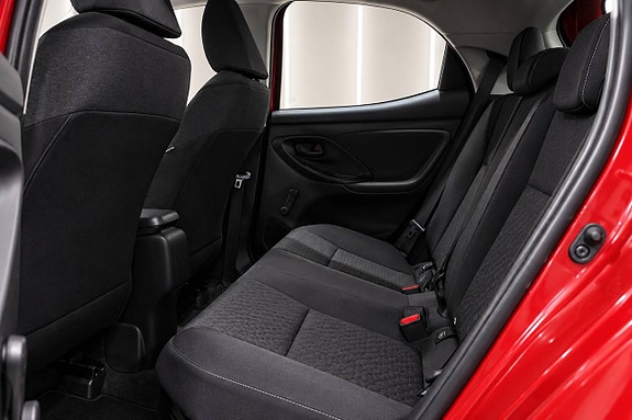 Toyota Yaris 7 of 20