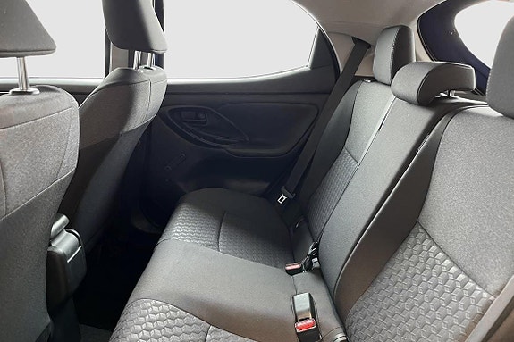 Toyota Yaris 10 of 13
