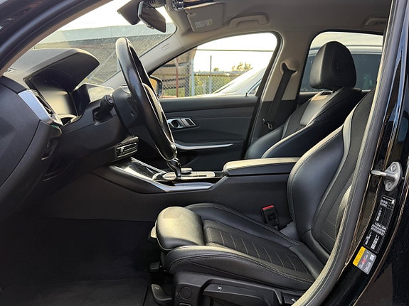 BMW 330e 14 of 15