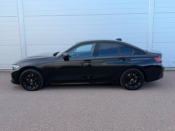 BMW 330e 4 of 15