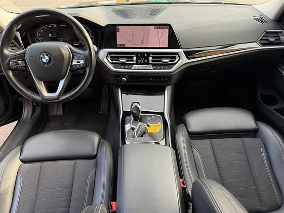 BMW 330e 13 of 15