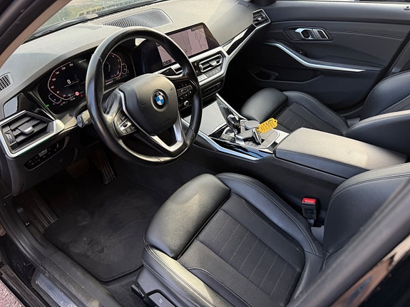 BMW 330e 11 of 15