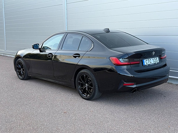 BMW 330e 5 of 15