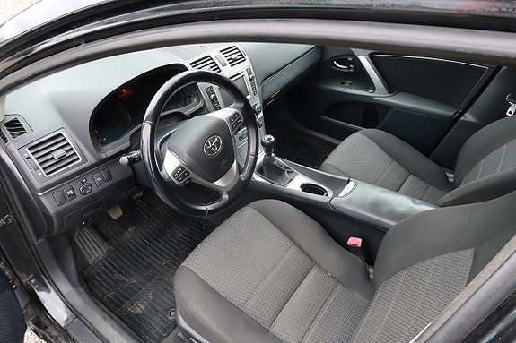 Toyota Avensis 7 of 7