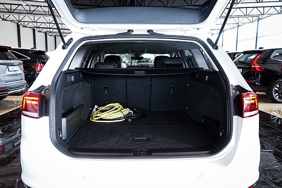 Volkswagen Passat 10 of 30