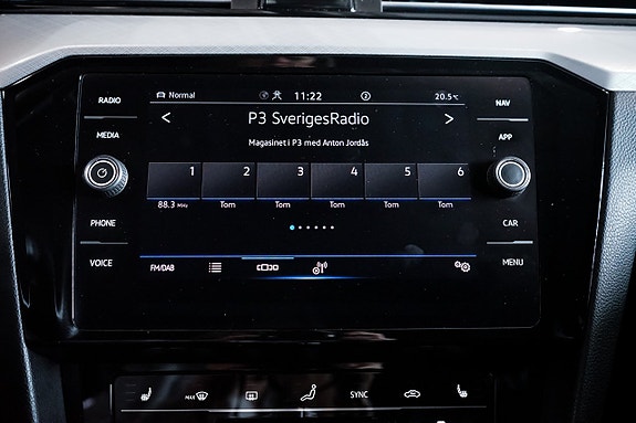 Volkswagen Passat 17 of 30