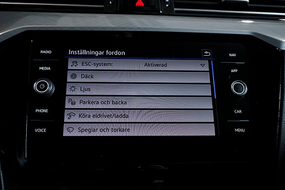 Volkswagen Passat 18 of 30