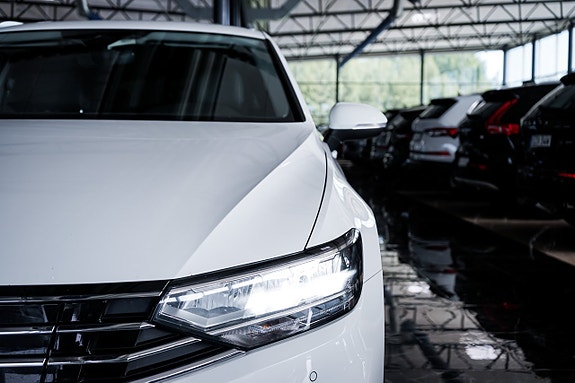 Volkswagen Passat 4 of 30