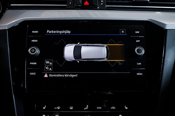 Volkswagen Passat 23 of 30