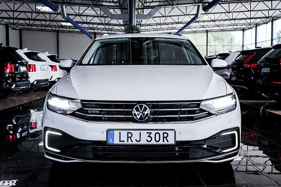 Volkswagen Passat 3 of 30