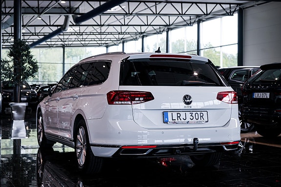 Volkswagen Passat 7 of 30