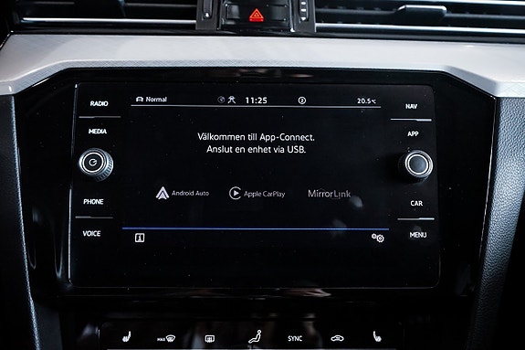 Volkswagen Passat 24 of 30