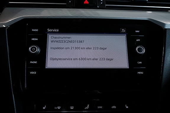 Volkswagen Passat 19 of 30