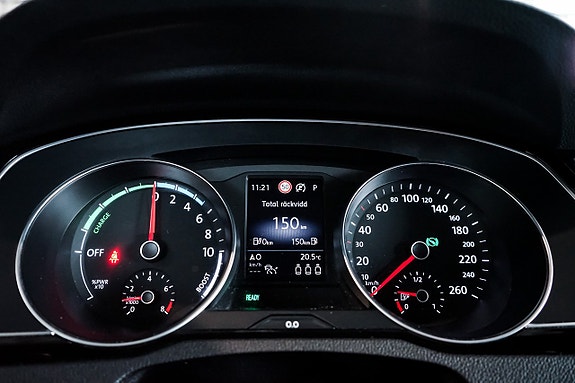 Volkswagen Passat 13 of 30