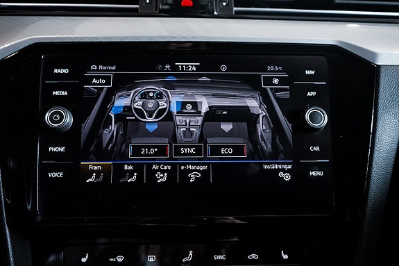 Volkswagen Passat 22 of 30