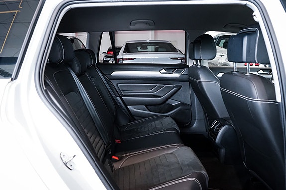 Volkswagen Passat 12 of 30