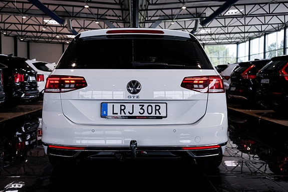 Volkswagen Passat 8 of 30