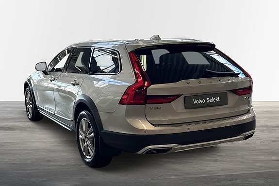 Volvo V90 Cross Country 2 of 21