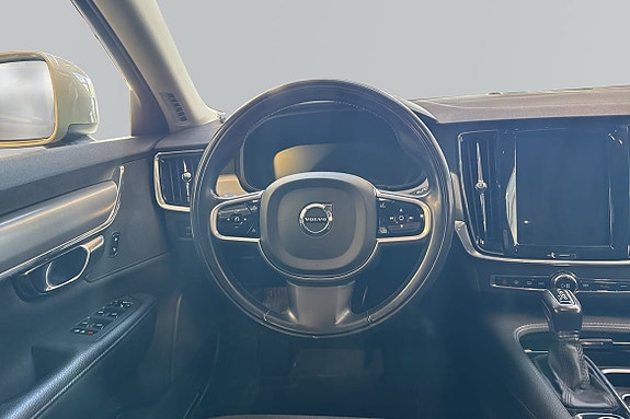 Volvo V90 Cross Country 11 of 21
