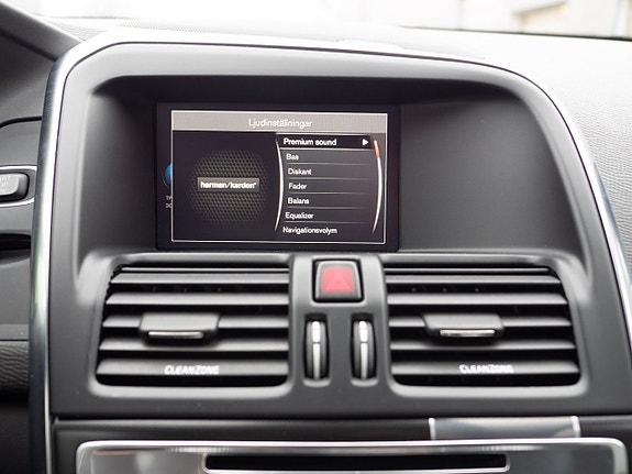 Volvo XC60 10 of 12