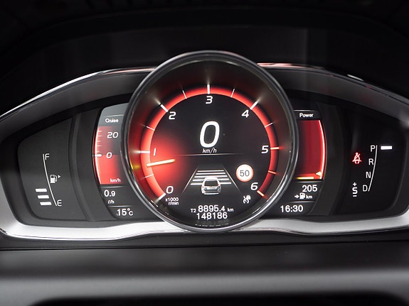 Volvo XC60 8 of 12