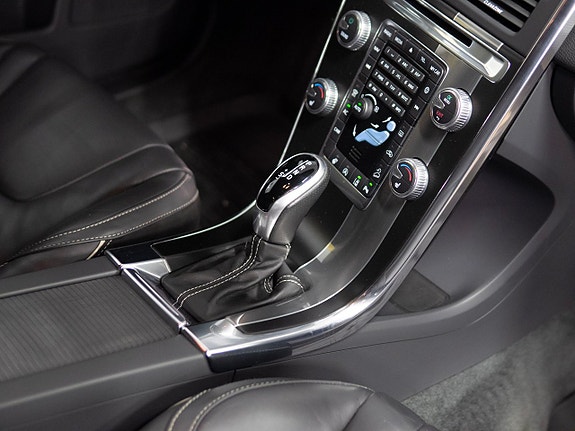 Volvo XC60 5 of 12