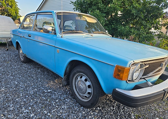 Volvo 142 2 of 4
