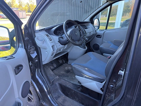 Renault Trafic 7 of 9