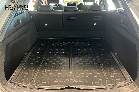 Toyota Corolla 8 of 12
