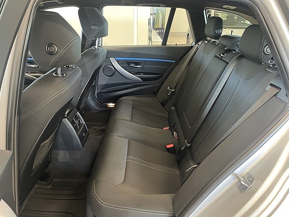 BMW 320 10 of 19