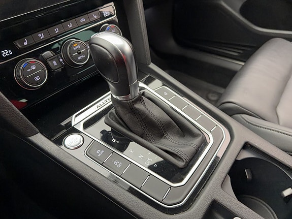 Volkswagen Passat Alltrack 26 of 30