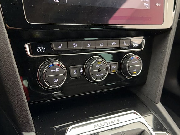 Volkswagen Passat Alltrack 25 of 30