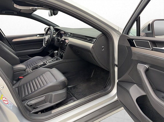 Volkswagen Passat Alltrack 29 of 30