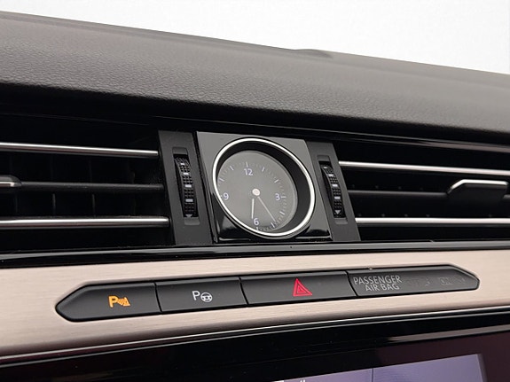 Volkswagen Passat Alltrack 18 of 30