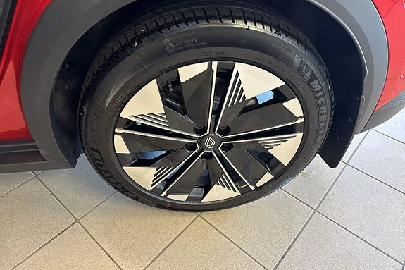 Renault Scenic E-Tech 12 of 24