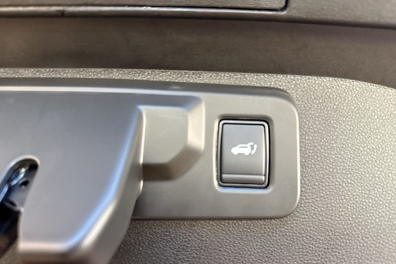 Renault Scenic E-Tech 13 of 24