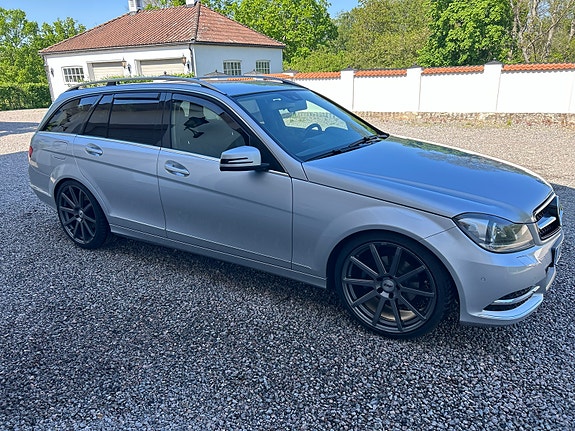 Mercedes-Benz C220 5 of 6