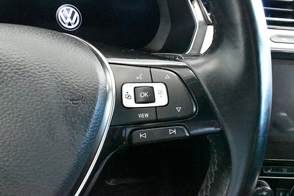 Volkswagen Passat 17 of 23
